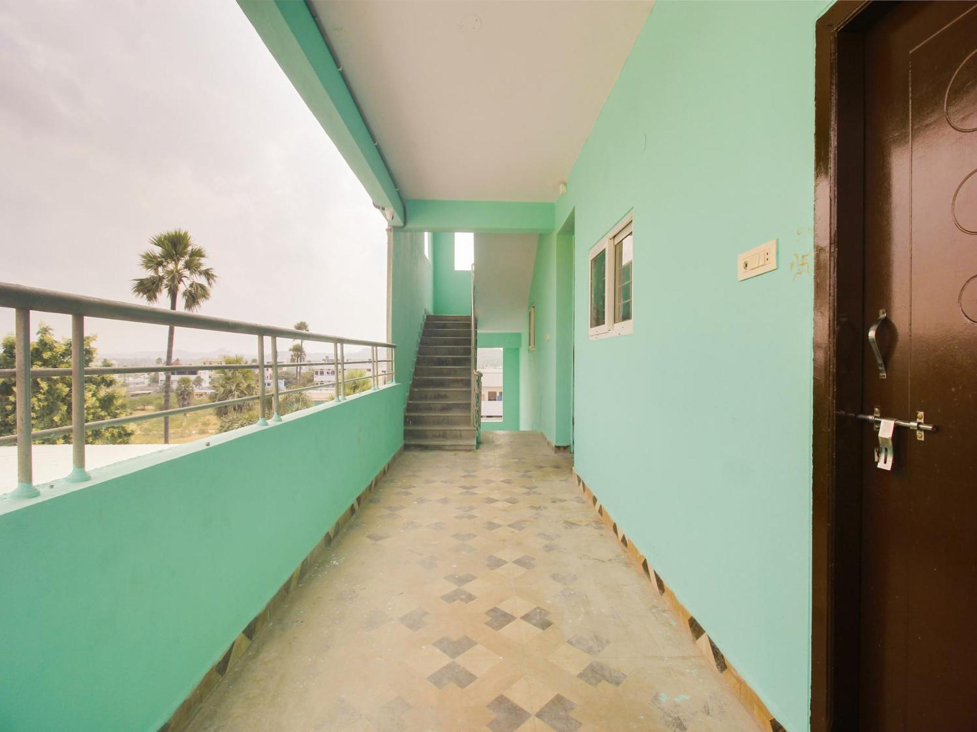 Hotel O R.J.International Pedda Ambarpet Екстер'єр фото