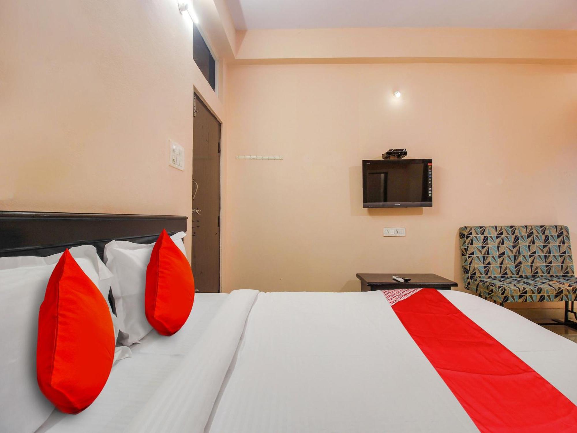 Hotel O R.J.International Pedda Ambarpet Екстер'єр фото