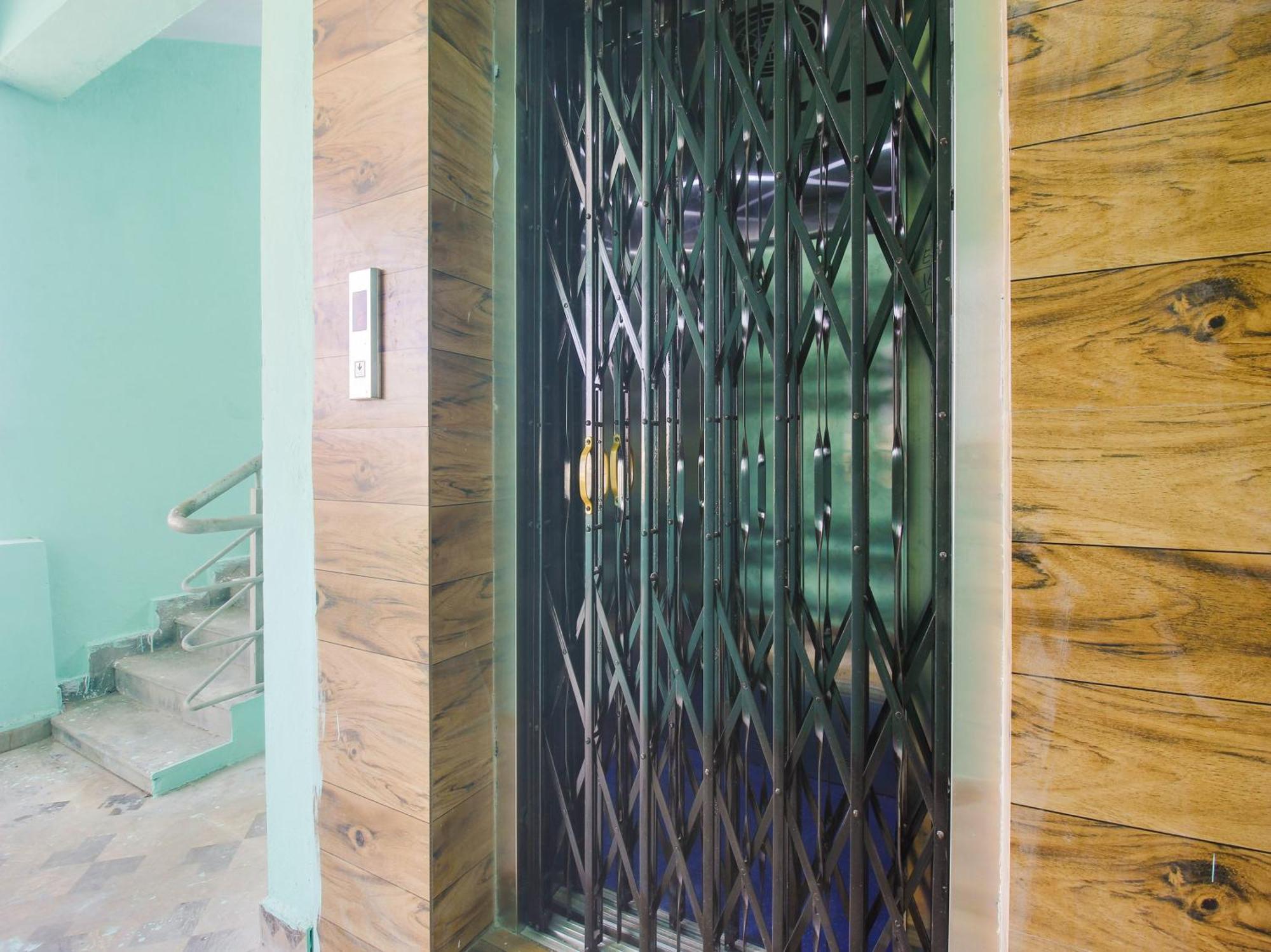 Hotel O R.J.International Pedda Ambarpet Екстер'єр фото