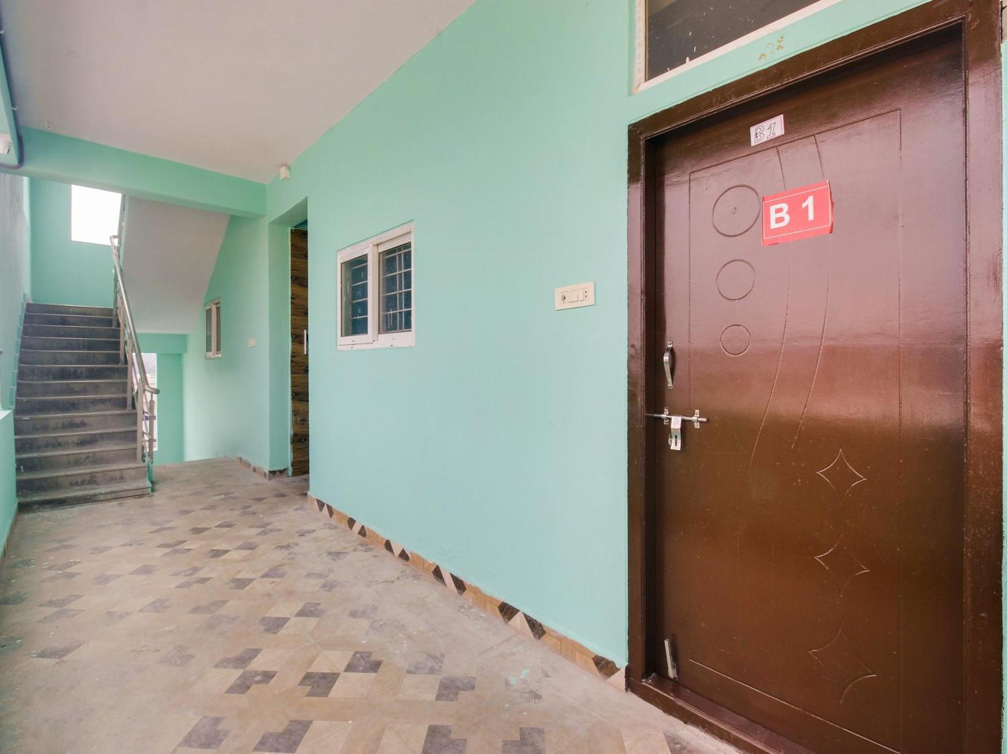Hotel O R.J.International Pedda Ambarpet Екстер'єр фото