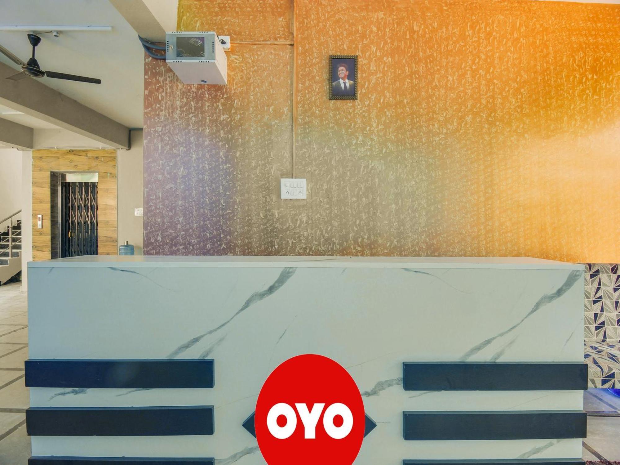 Hotel O R.J.International Pedda Ambarpet Екстер'єр фото