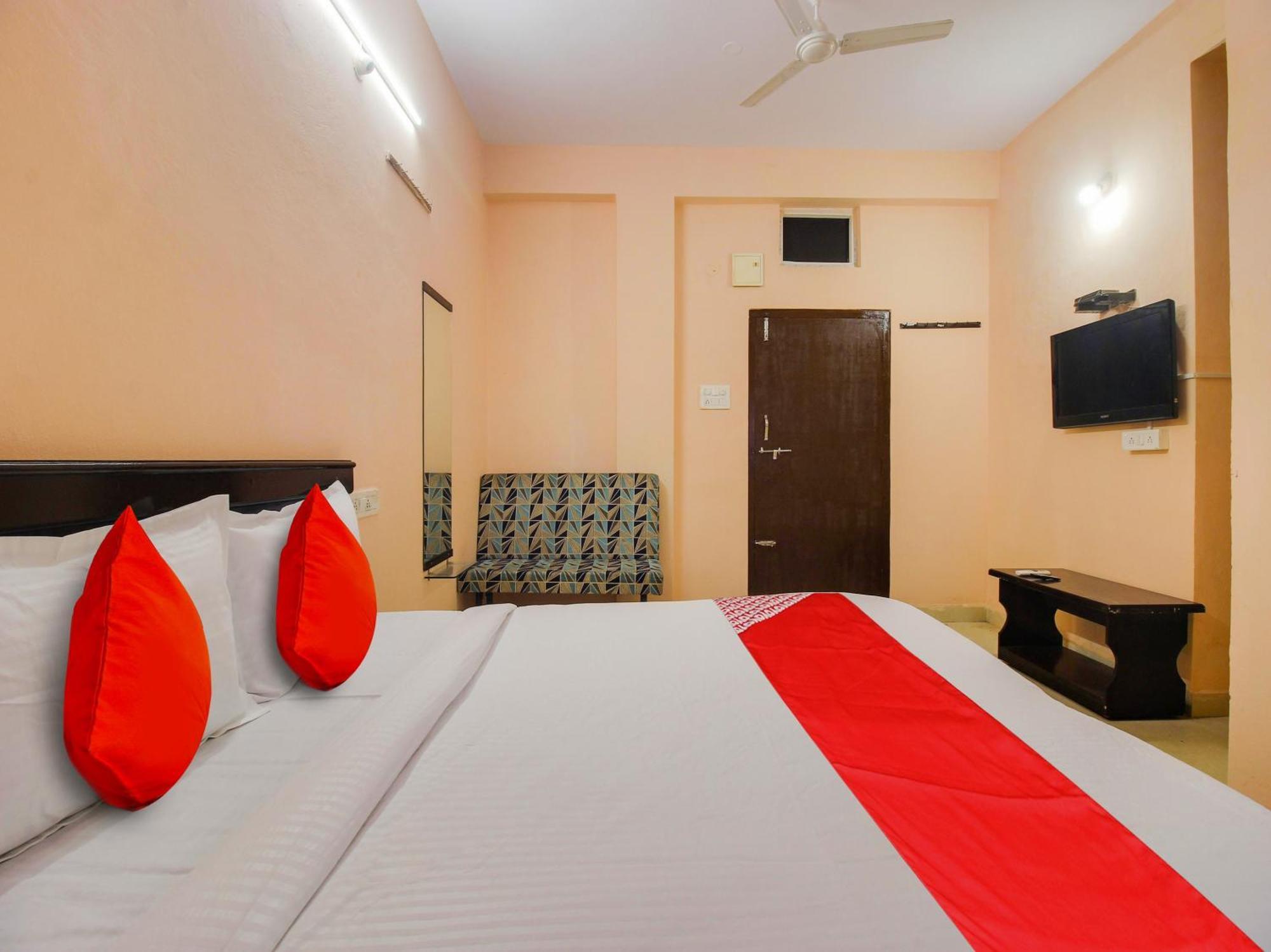 Hotel O R.J.International Pedda Ambarpet Екстер'єр фото